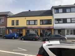 Speciaalzaak in decoratie , verven enz gelegen op kruising Namen - Luxemburg Locatie niet gespecificeerd n°2