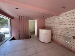 Vastgoedcomplex met commerciële gelijkvloerse ruimte en appartement met 2 slaapkamers Henegouwen n°3